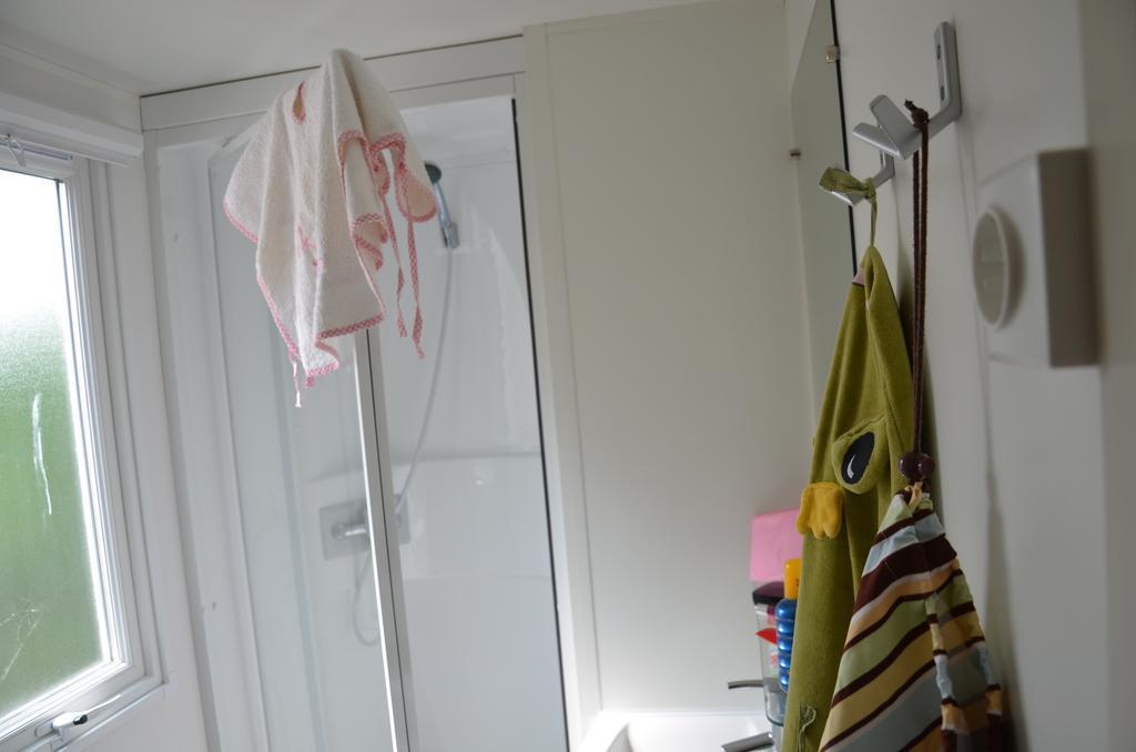 Happy Camp Mobile Homes In Domaine La Yole Camping Lodge Valras-Plage Room photo